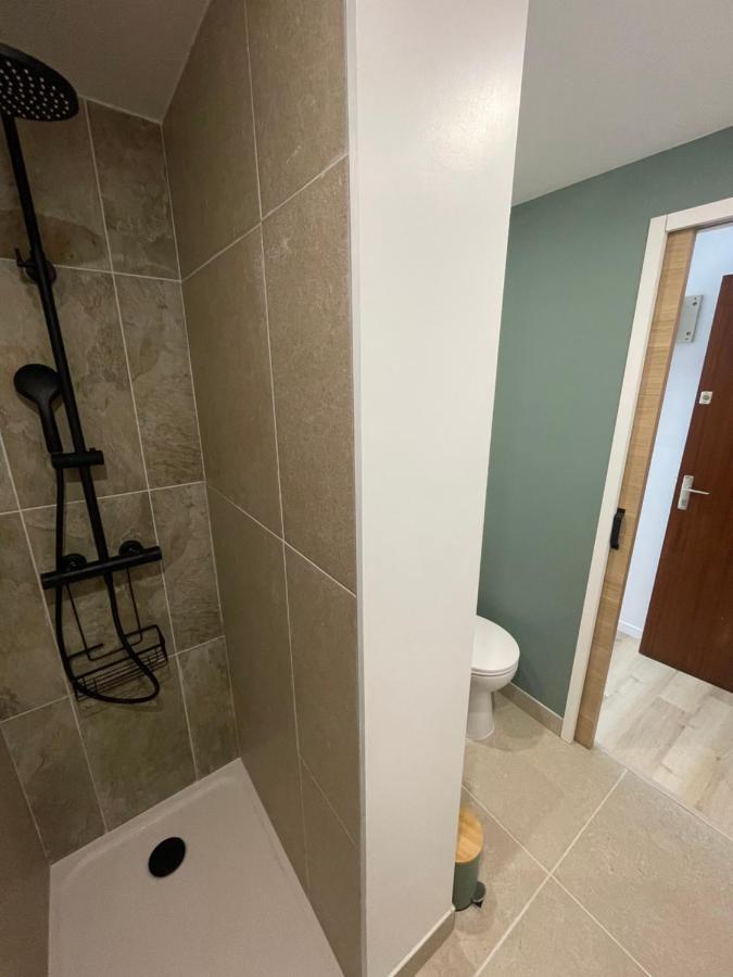 Studio Climatise Piscine Et Proche Plage Санари-сюр-Мер Экстерьер фото
